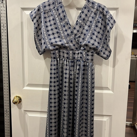 Maxi Dress, silky and flowy feel! Navy Blue & White! - Picture 2 of 5